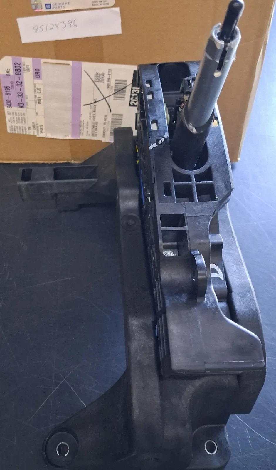 Genuine GM Automatic Transmission shift Control 84308196 new part # 85124396 NOS image 3