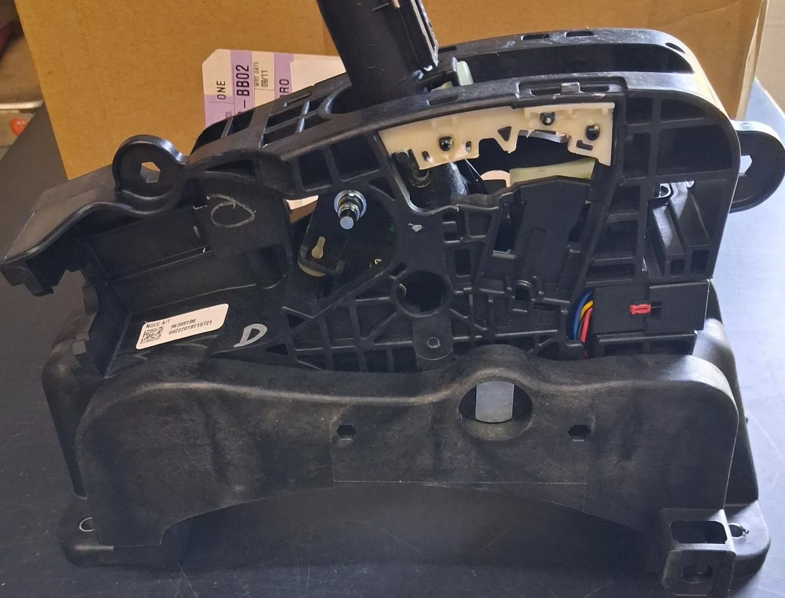 Genuine GM Automatic Transmission shift Control 84308196 new part # 85124396 NOS image 4