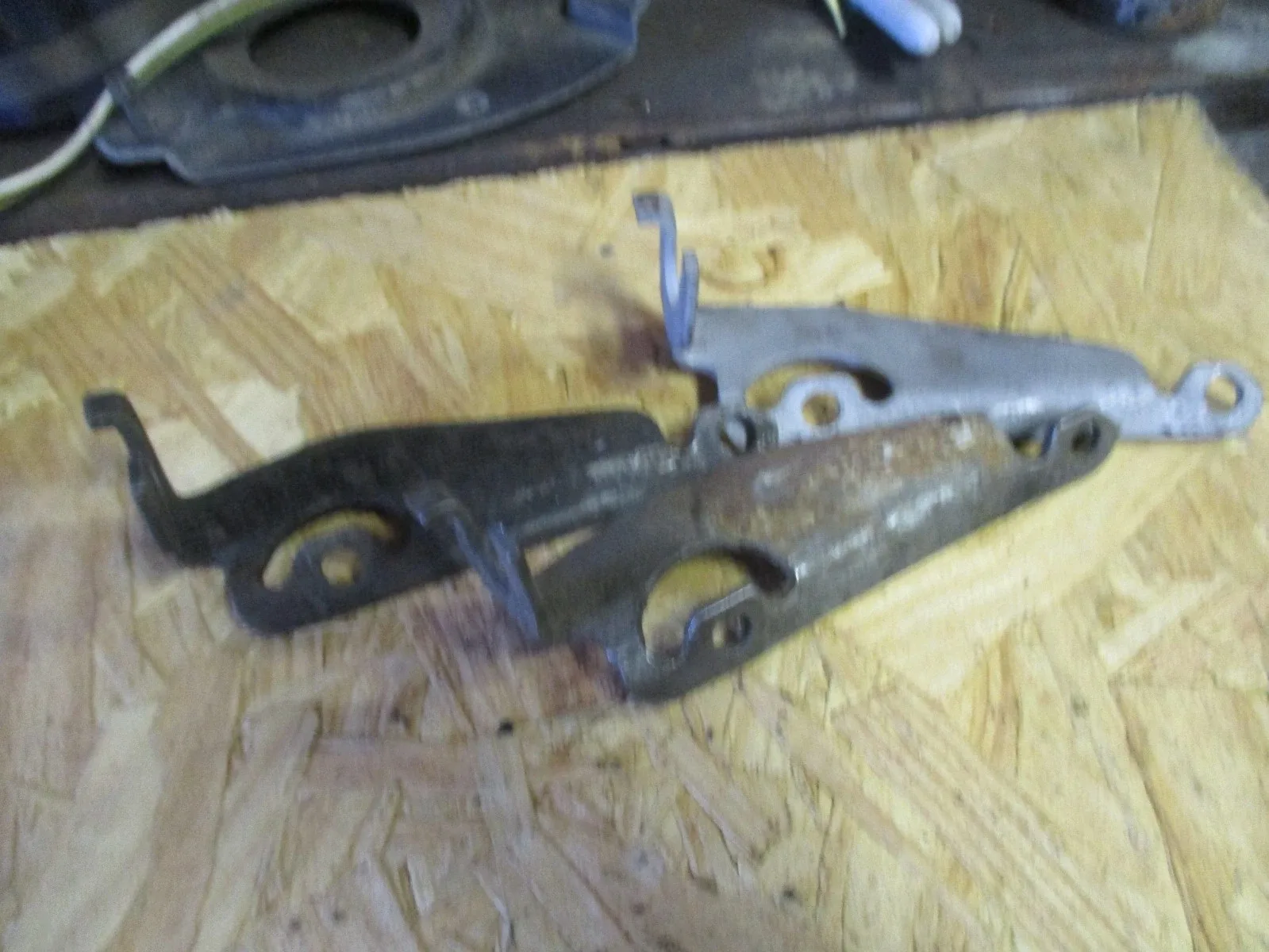 69 70 Chevy NOVA Camaro Chevelle floor shift cable transmission bracket TH 350 B image 3