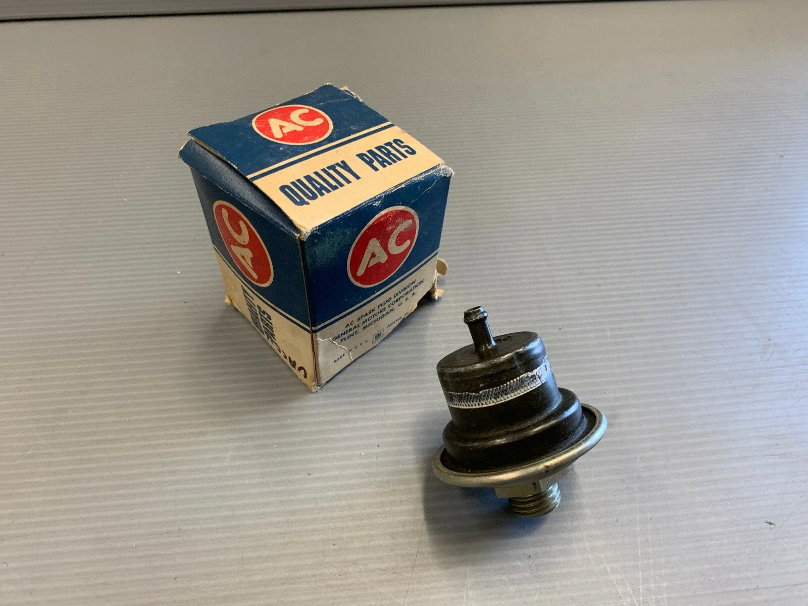 NOS 1962-72  Chevy II Nova Powerglide Transmission Vacuum Modulator 6 Cyl or V8