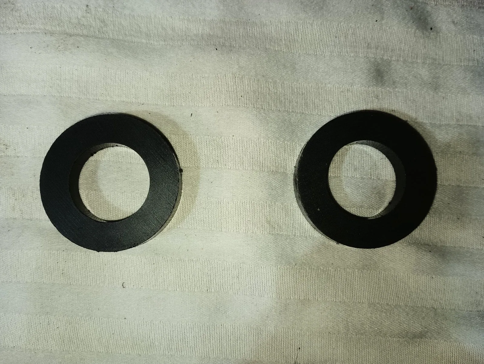 2002+ Ford Explorer / Aviator / Mustang 5R55S Oil Pan Round Magnets (5R55S)