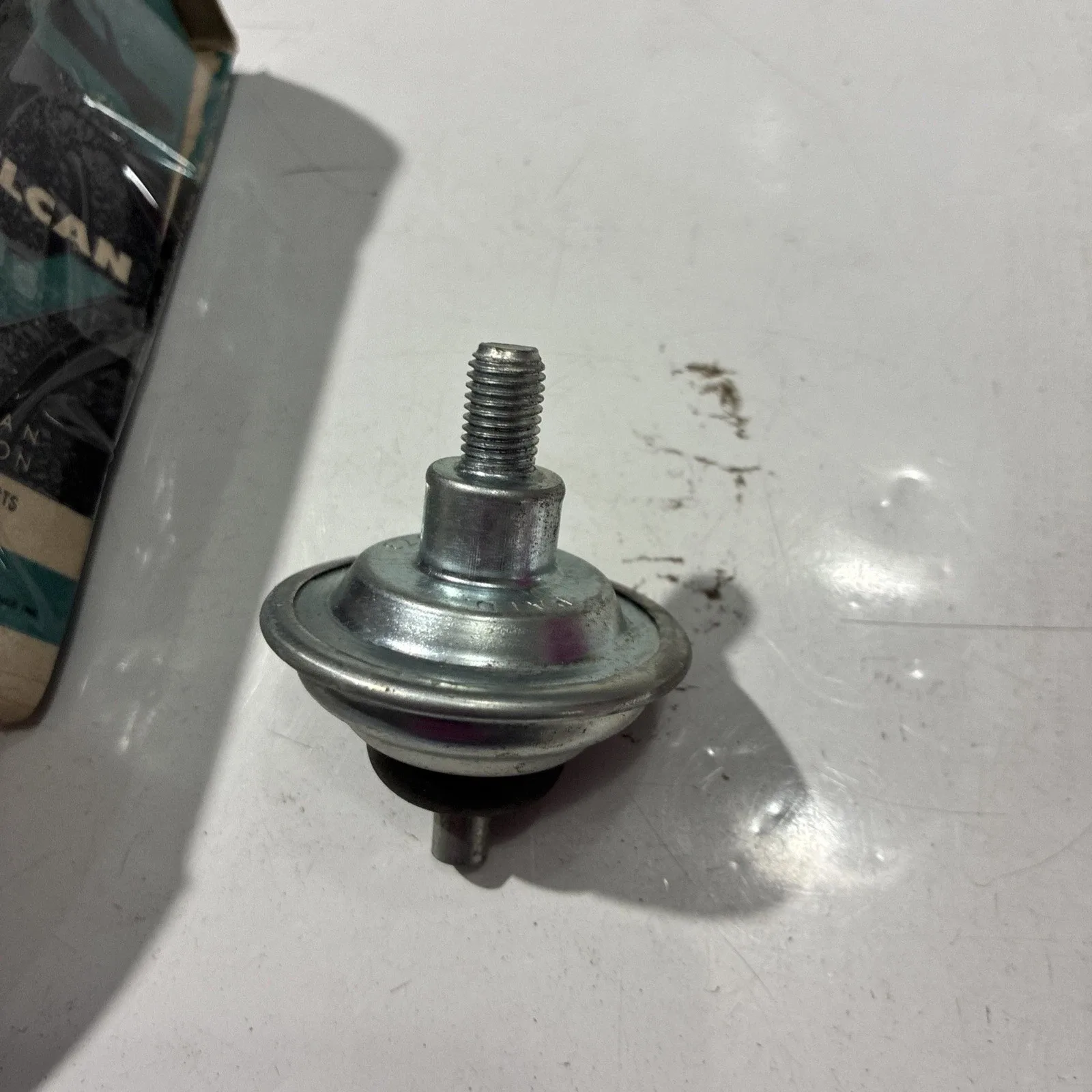 vintage Vulcan DV 132 vacuum advance / transmission modulator valve image 3