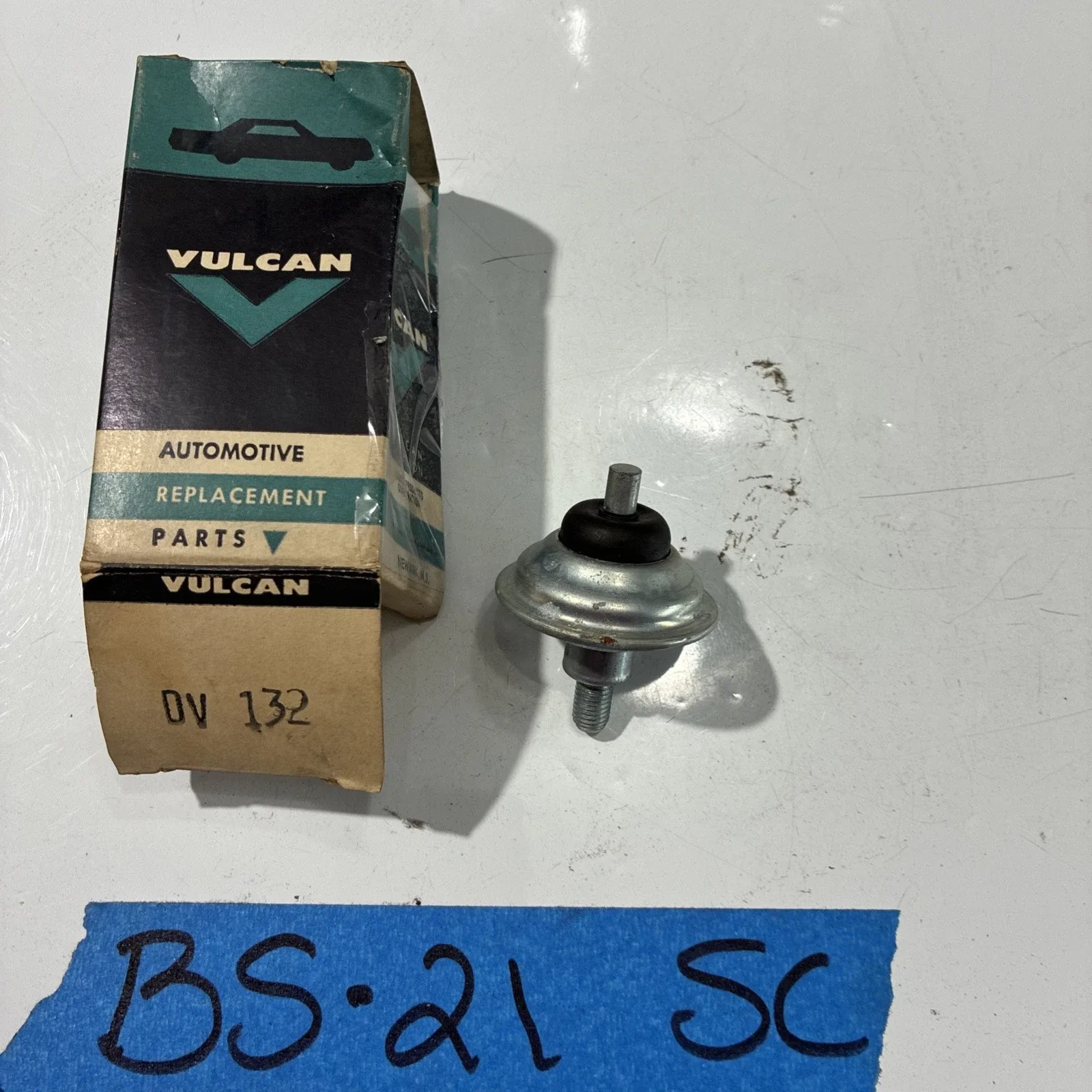 vintage Vulcan DV 132 vacuum advance / transmission modulator valve