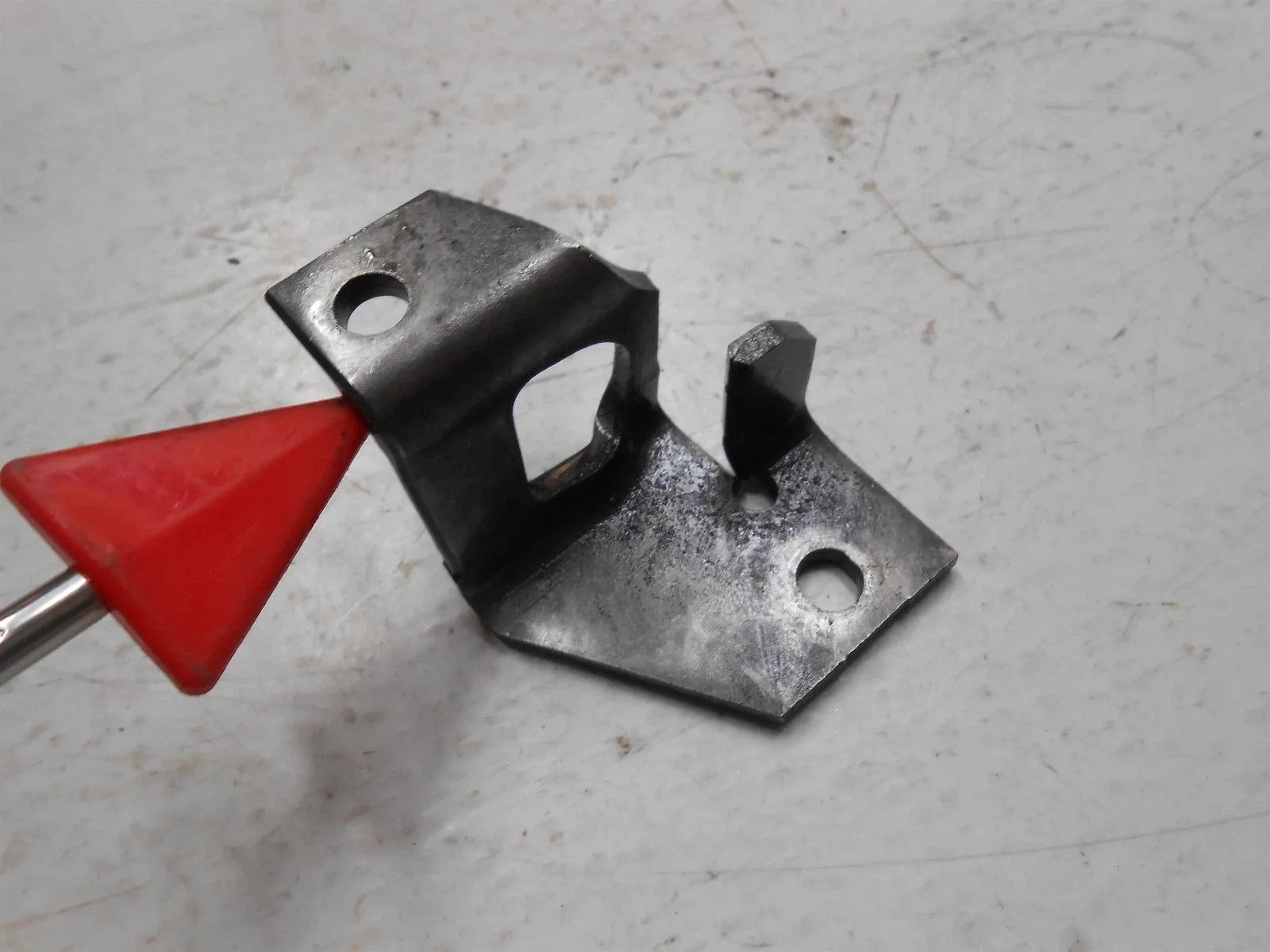 2008 Chevrolet Silverado 1500 Transmission Shifting Linkage Rod Bracket image 2