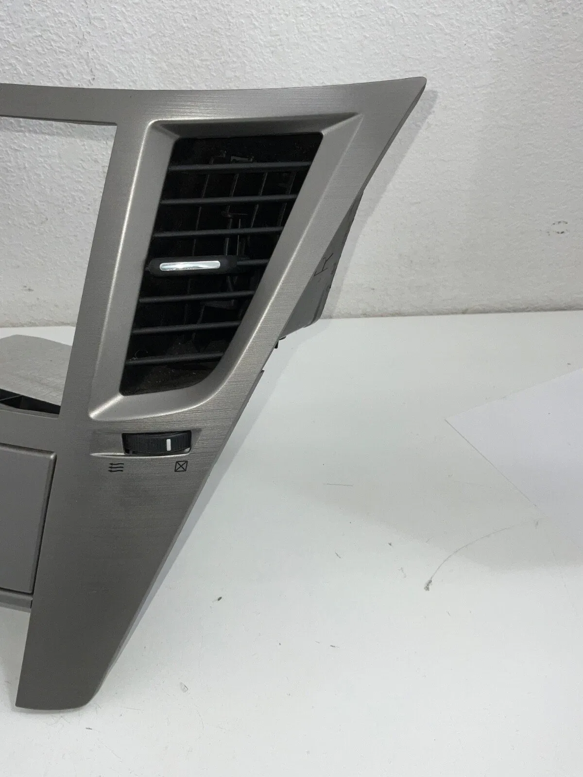 2011 SUBARU LEGACY Radio and Air vent Trim  T14705 OEM image 4