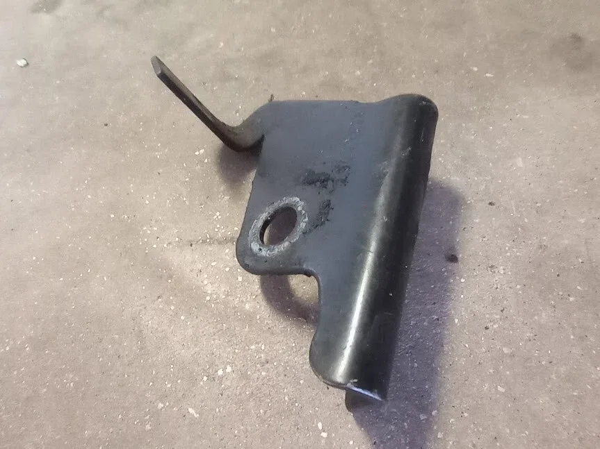 Escalade Yukon Automatic Transmission Vent Hose Bracket - ACDelco (15854320) y17 image 2