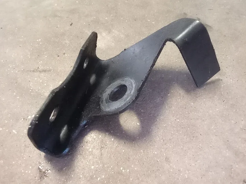 Escalade Yukon Automatic Transmission Vent Hose Bracket - ACDelco (15854320) y17
