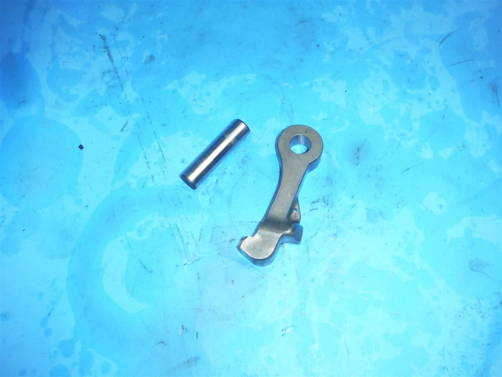 1000 / 2000 Allison Chevrolet / GMC transmission parking pawl & pin image 2