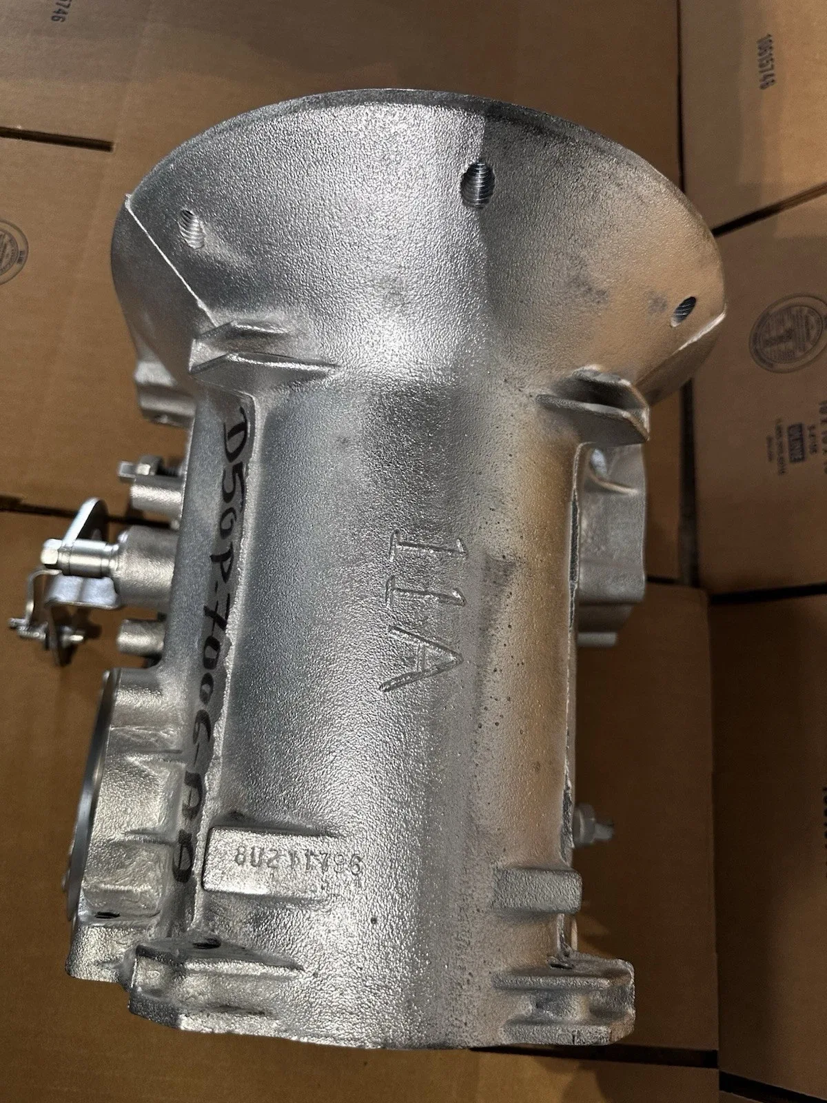 C4 TRANS EMPTY CASE CAST D5OP-7006-AA PAN FILL NO VENT PUSHED IN MODULAR 9 BOLT image 2