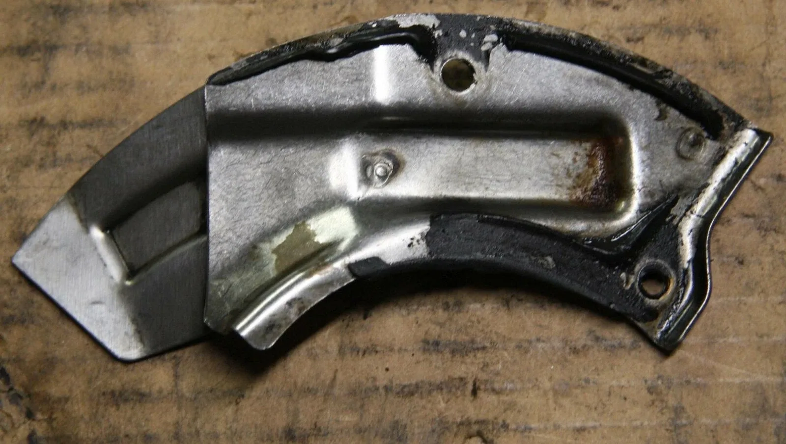 42LE Chrysler (A606) - Differential Vent Baffle - image 2