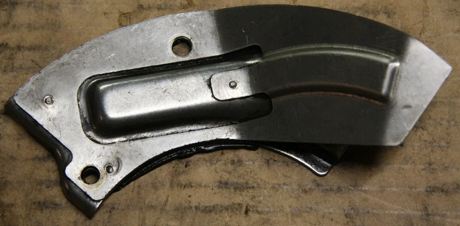 42LE Chrysler (A606) - Differential Vent Baffle -