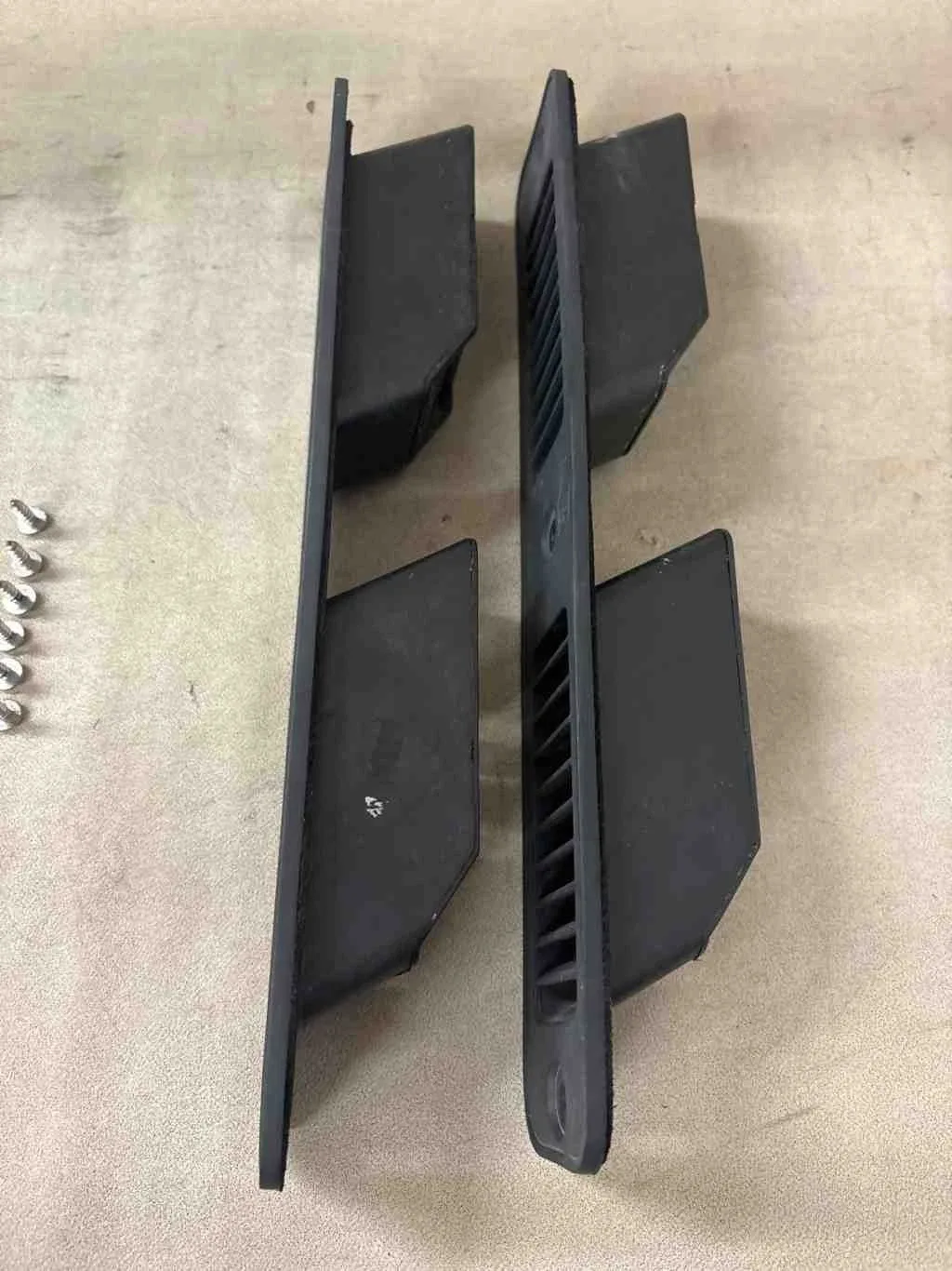 1991 Nissan Hardbody Pickup Rear Body Cab Vents Set of 2 OEM 74730NN0100 image 3