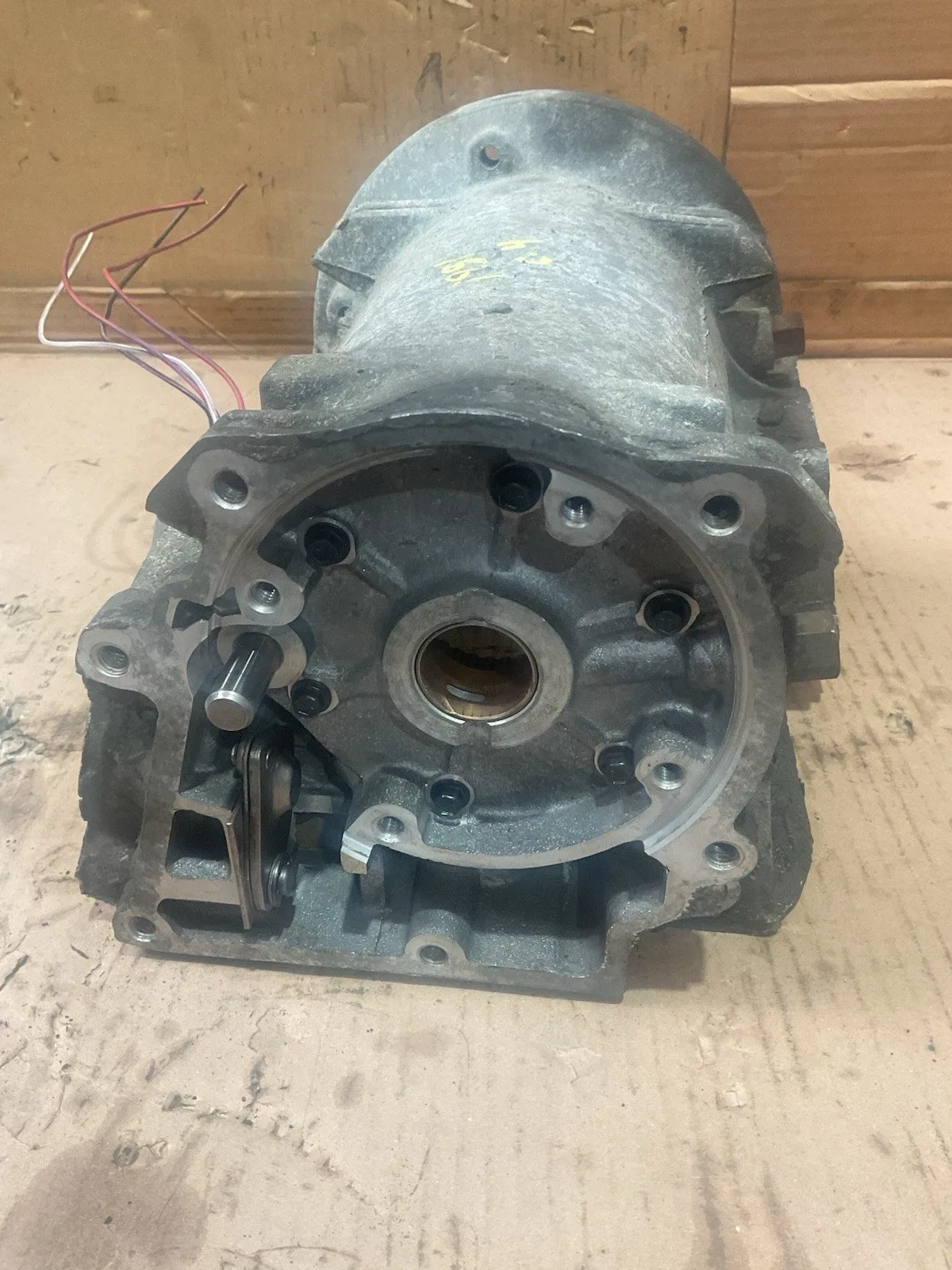 c4 1970 up case  fill ford automatic trans replacement case only no vent push in image 4