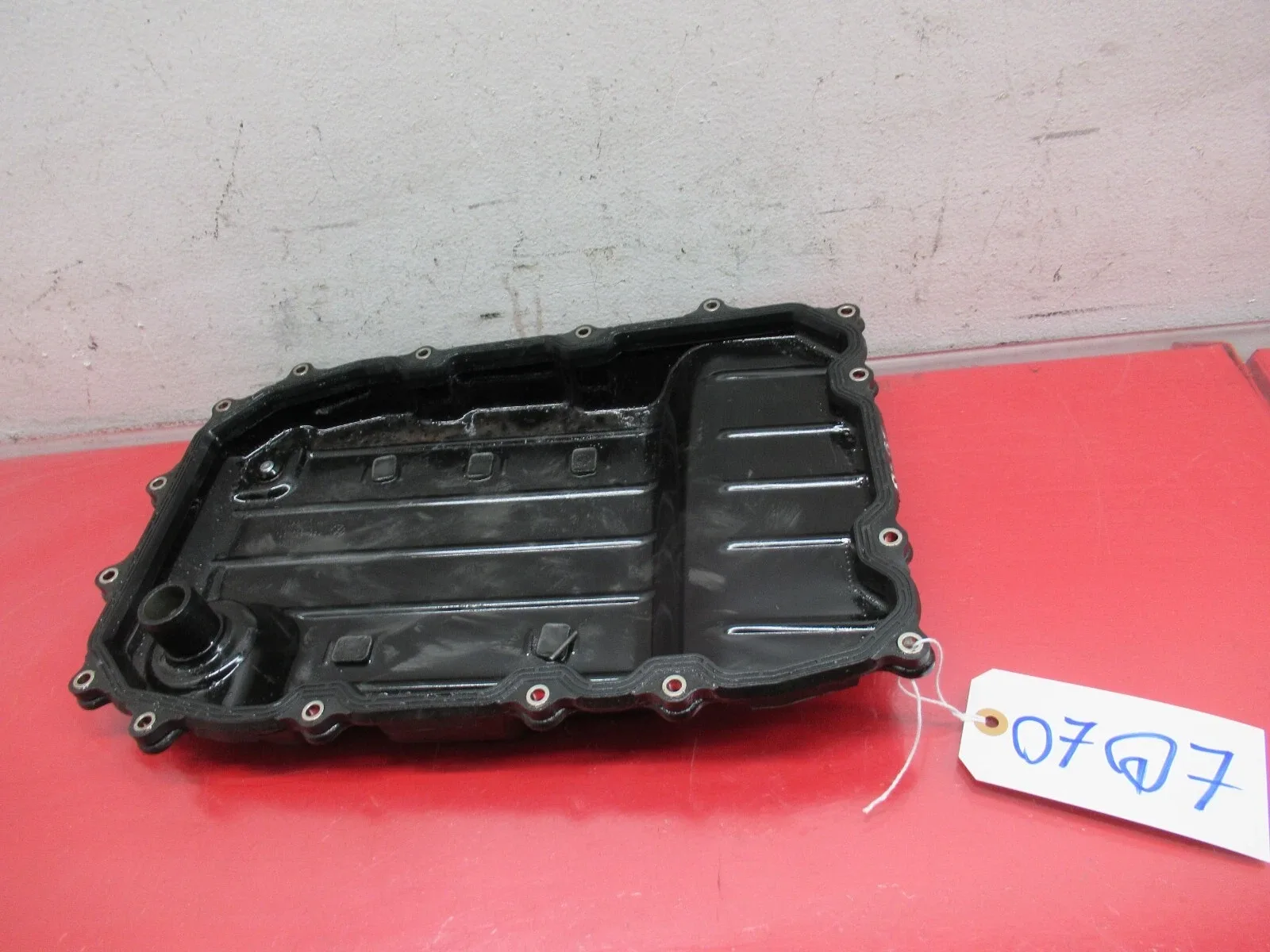 2007-2009 Audi Q7 4.2L Automatic Transmission Oil Pan OEM image 2