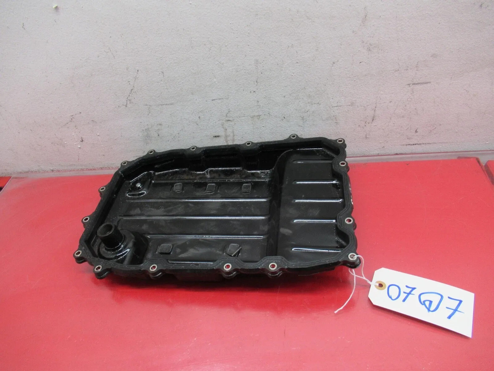 2007-2009 Audi Q7 4.2L Automatic Transmission Oil Pan OEM image 3
