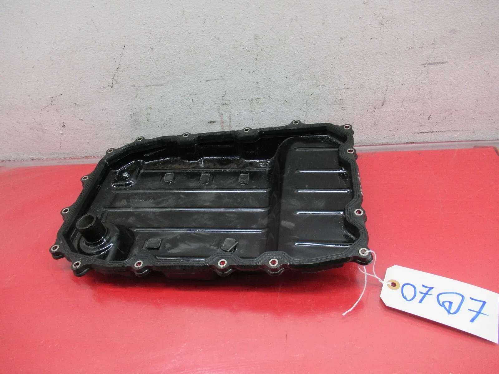 2007-2009 Audi Q7 4.2L Automatic Transmission Oil Pan OEM image 4