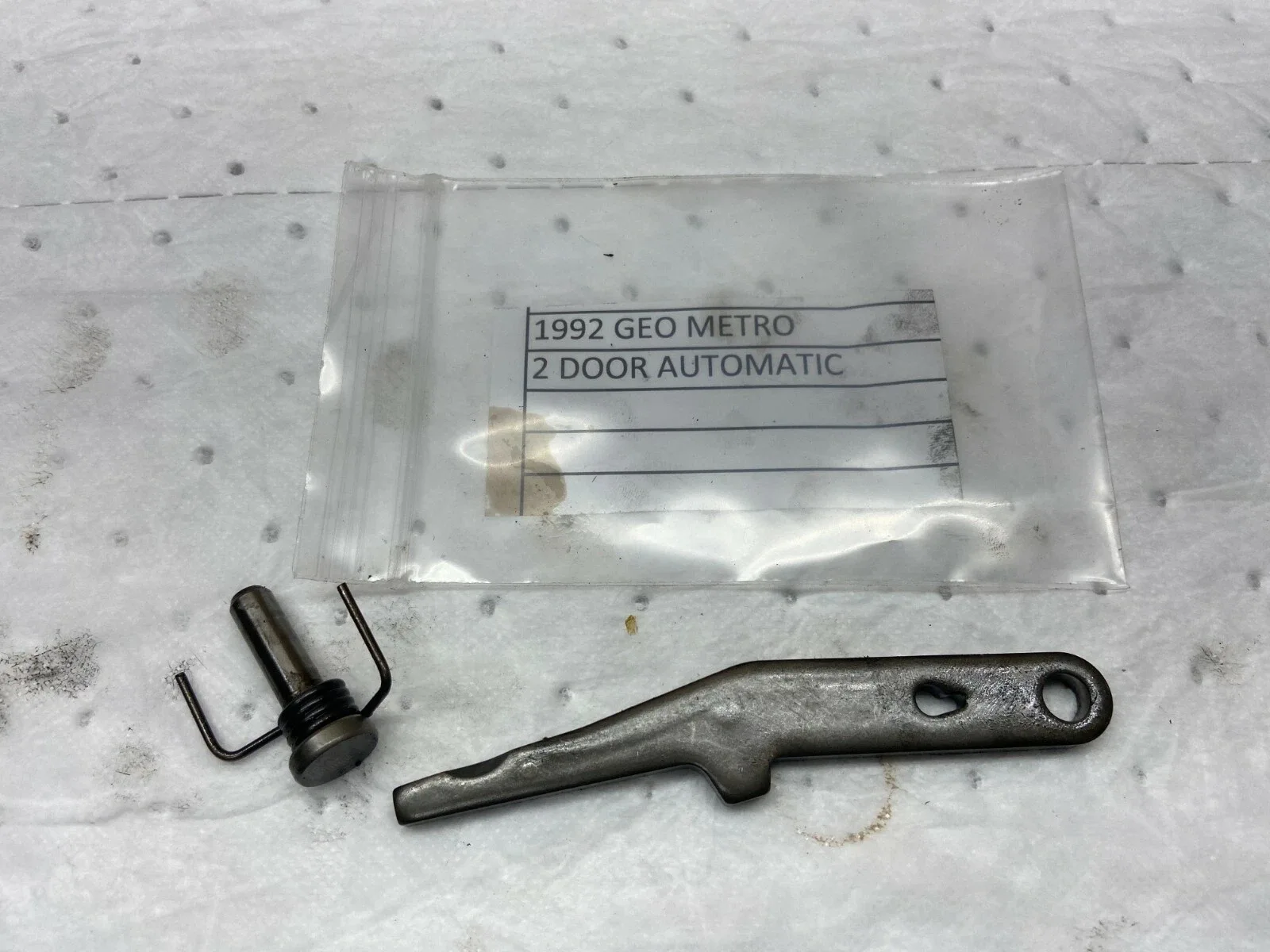 1989-1994 GEO METRO AUTOMATIC TRANSMISSION PARK PAWL SET image 2