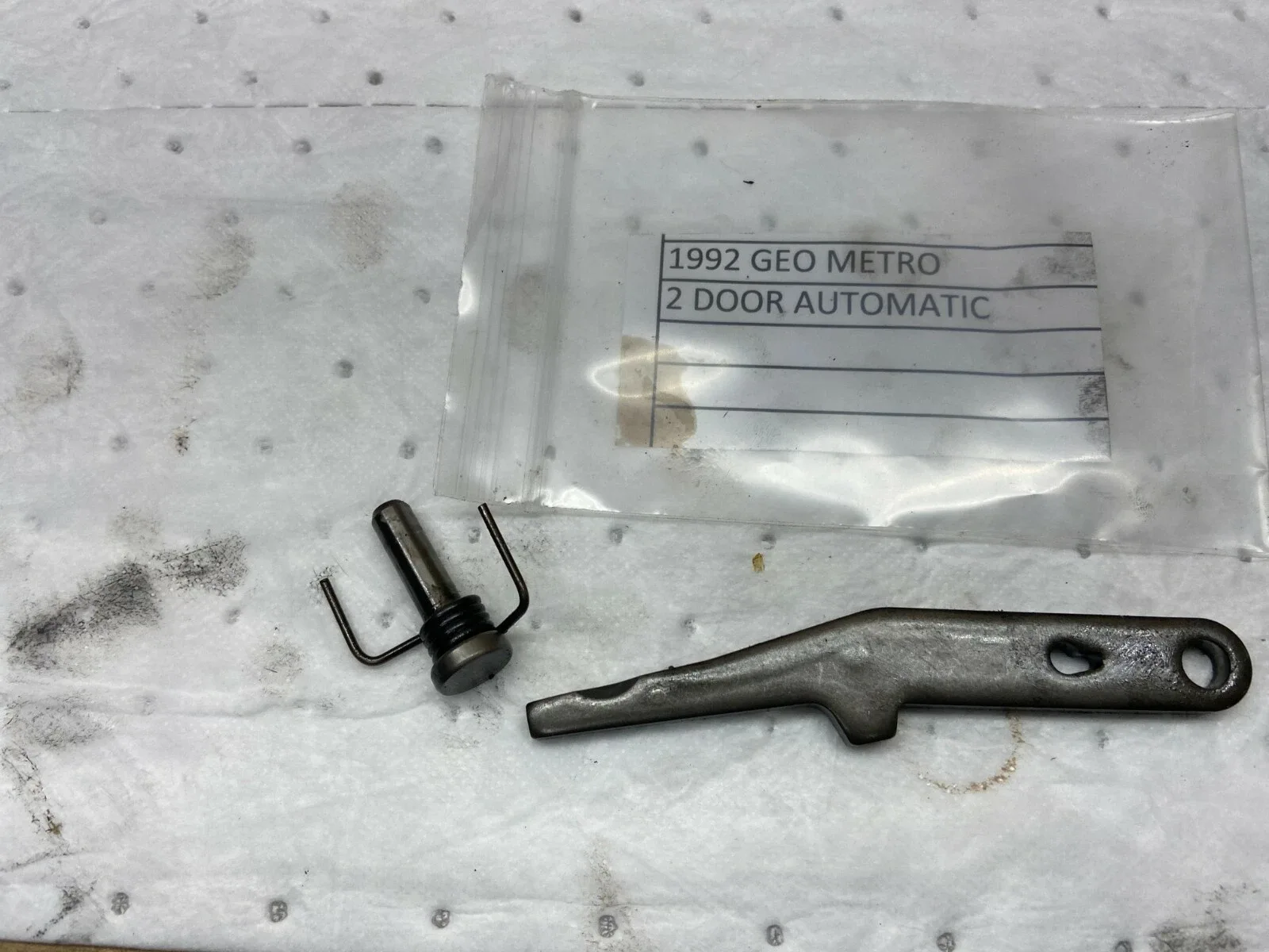 1989-1994 GEO METRO AUTOMATIC TRANSMISSION PARK PAWL SET image 3
