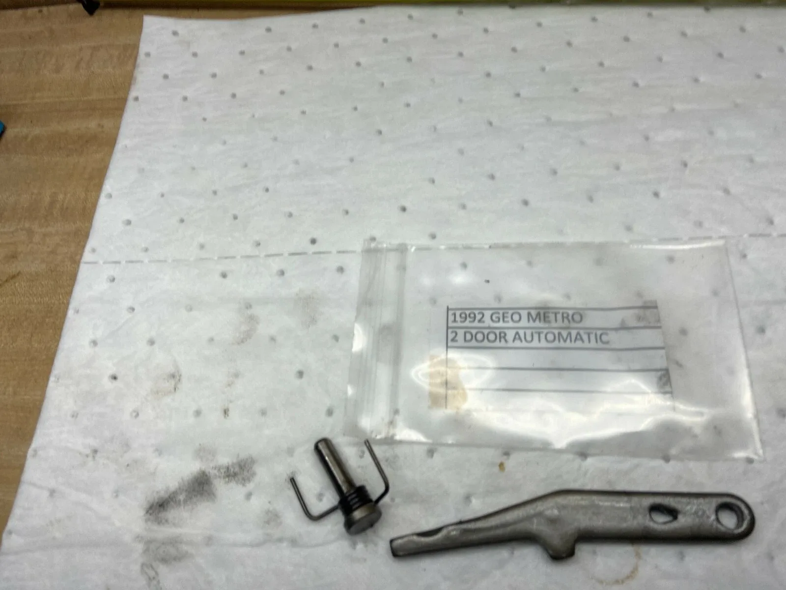 1989-1994 GEO METRO AUTOMATIC TRANSMISSION PARK PAWL SET image 4