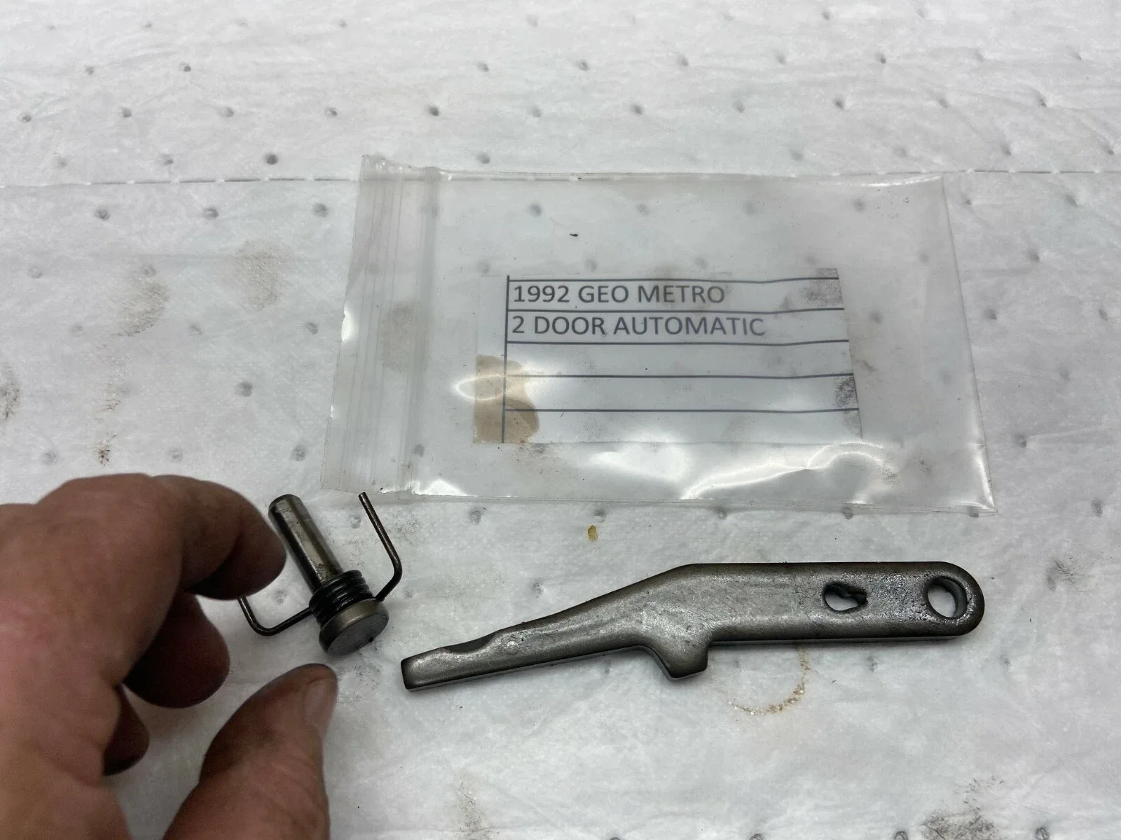 1989-1994 GEO METRO AUTOMATIC TRANSMISSION PARK PAWL SET