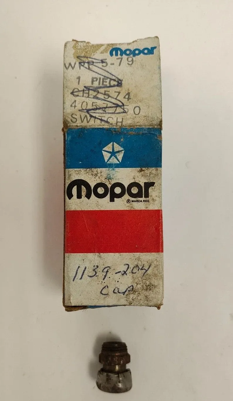 1957-1958 Chrysler Imperial Automatic Transmission Fitting Vent 1139204 NOS image 3