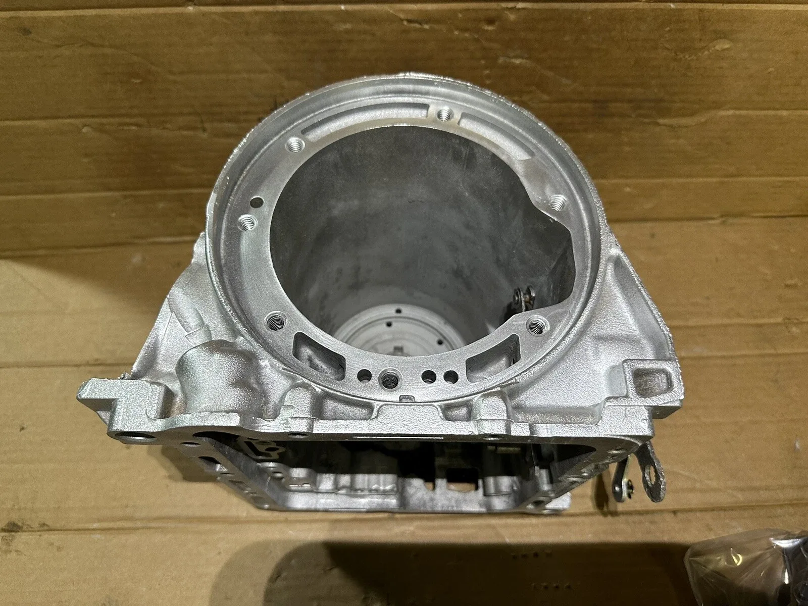 C4 TRANS CASE EMPTY CAST D2OP-7006-CA 9 BOLTS VB CASE FILL NO VENT 1972 NEW BUSH image 3