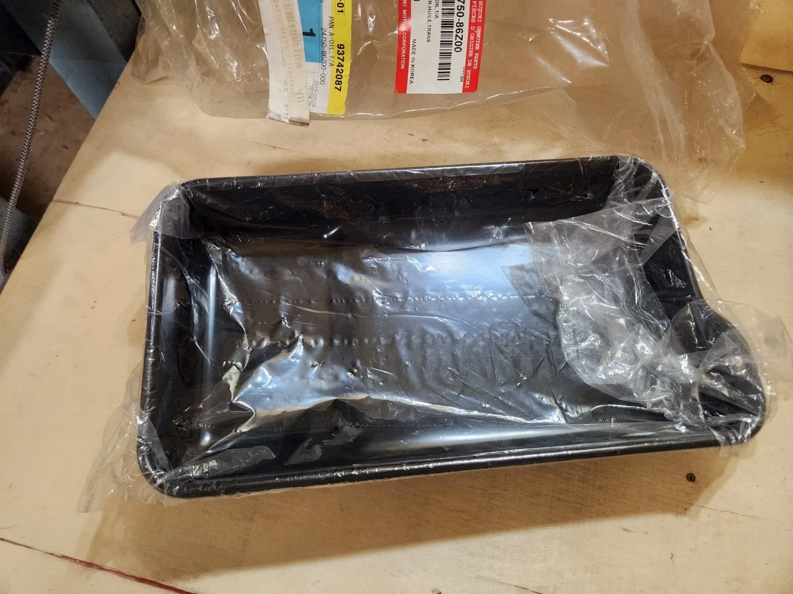 24750-86Z00 Suzuki Automatic Transmission Oil Pan image 2