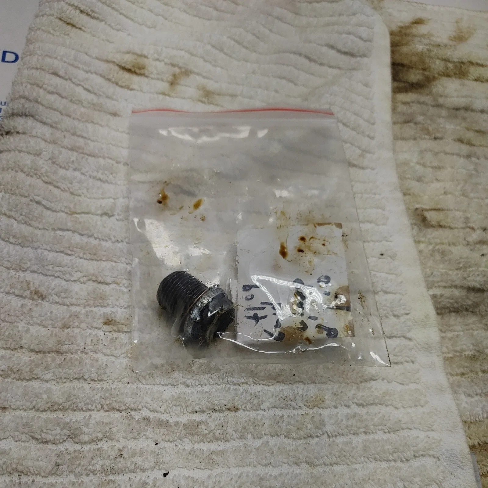 2004 04 Volvo XC90 V6 Twin Turbo Oil Pan Drain Bolt Nut with Washer OEM used