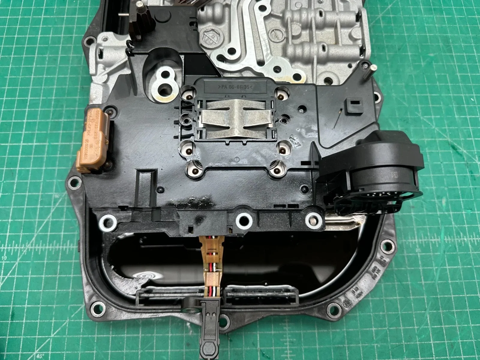 2011 BMW 550i F10 8HP-70 Valve Body Conductor Plate - 7616610 image 4
