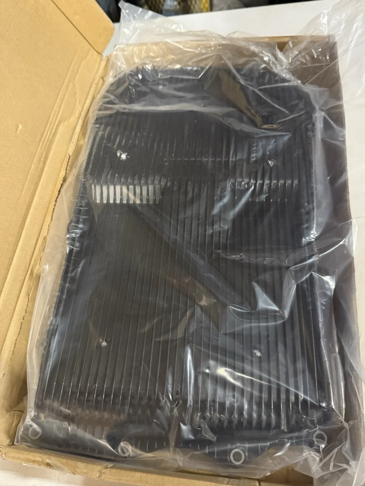 Transmission Oil Pan F7EA2B for 8HP45 / 845RE (52854834AB, 68233701AA) image 3