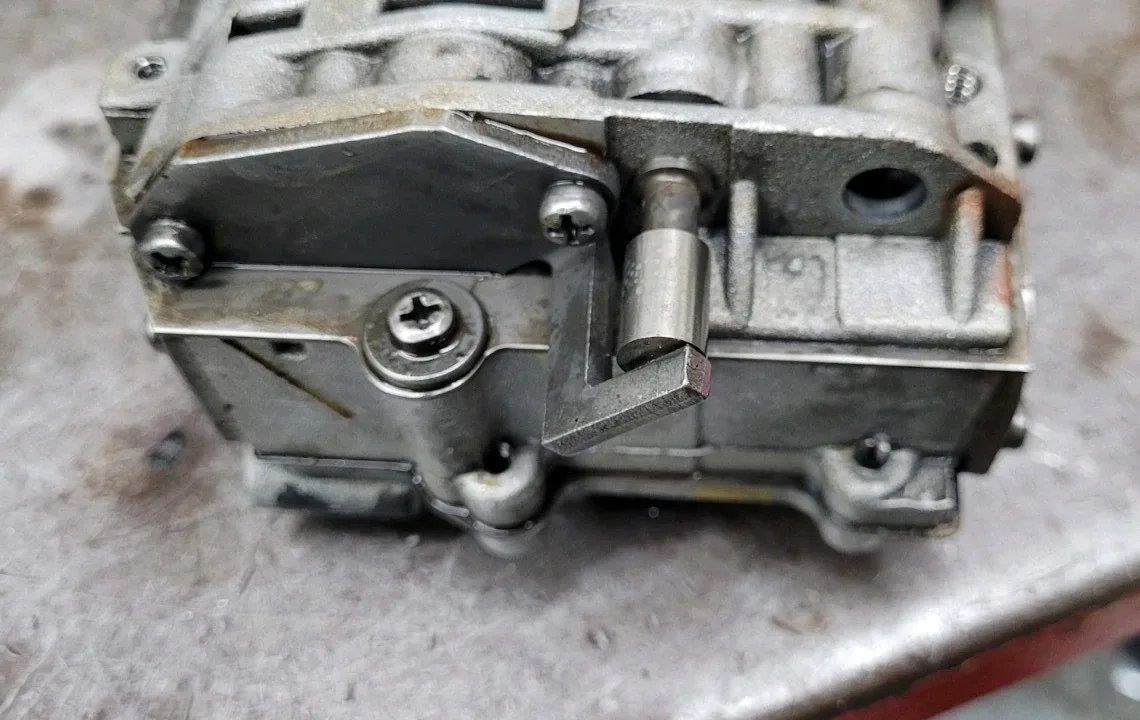 Ford Valve Body D4OP-7A126-AA D3AP-7A092-EA OEM Used image 2