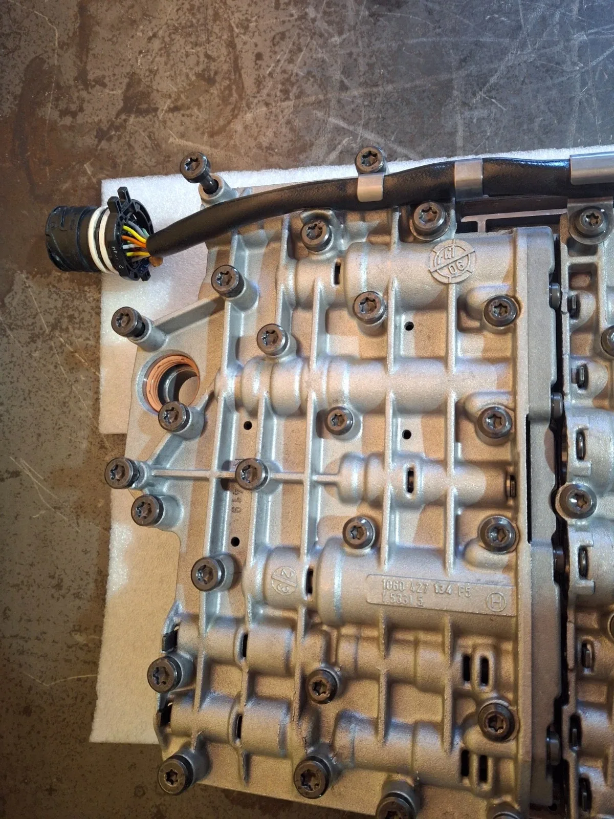 1998 Porsche Boxster (986) Tiptronic Transmission Valve Body 1060-427-135 image 4