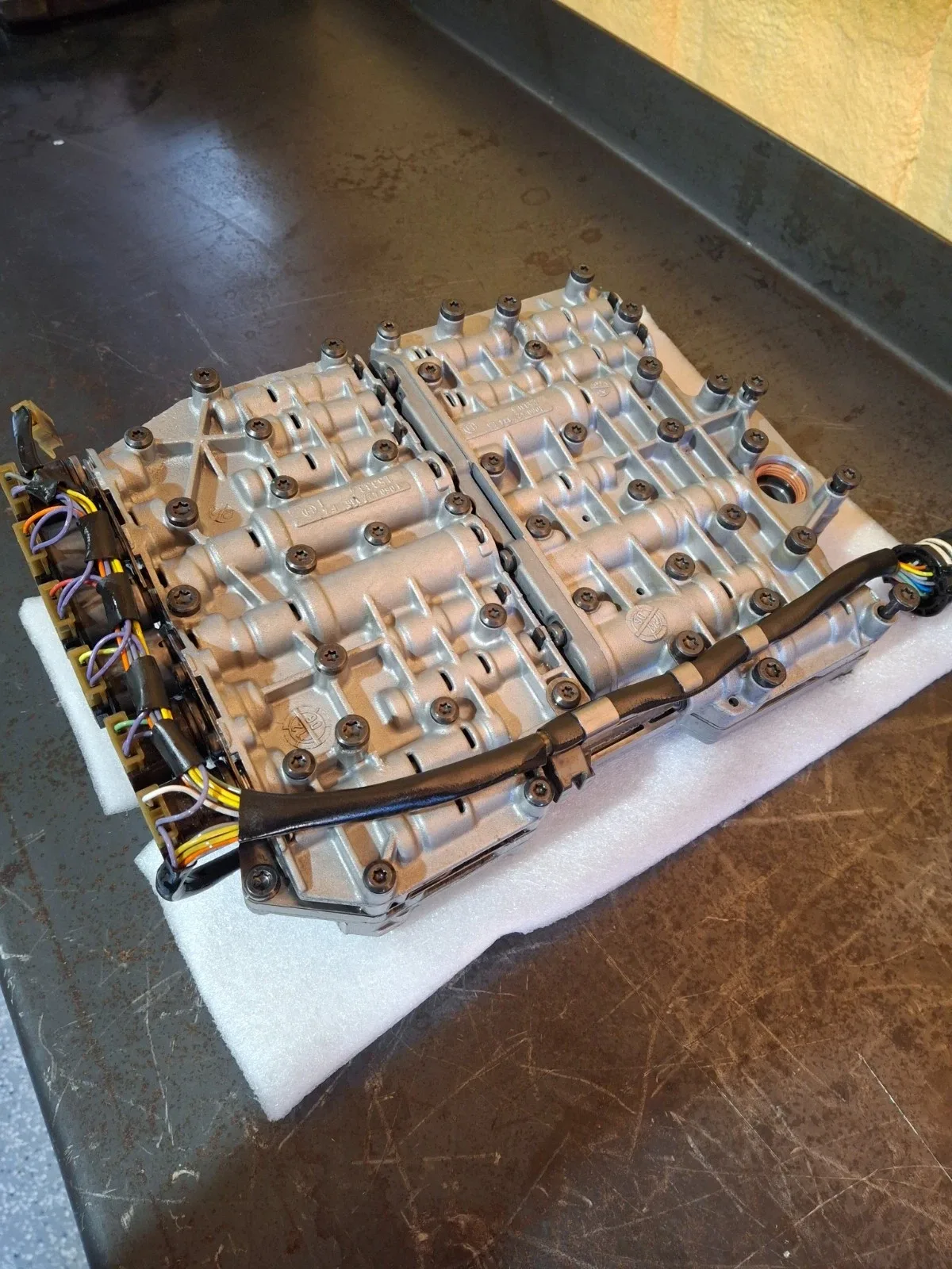 1998 Porsche Boxster (986) Tiptronic Transmission Valve Body 1060-427-135