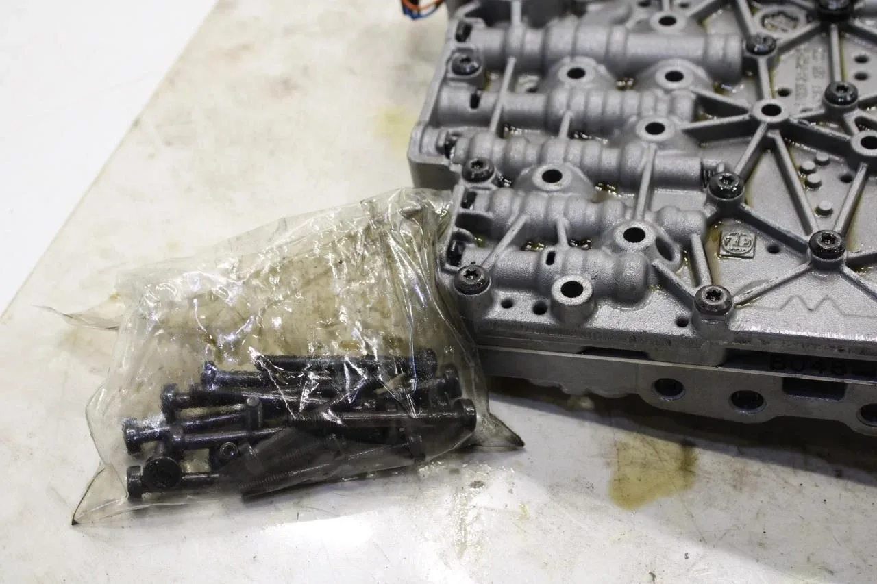 2013-2015 BMW 750i xDrive AWD Valve Body 24347544936 OEM image 2