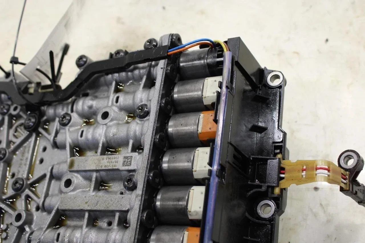 2013-2015 BMW 750i xDrive AWD Valve Body 24347544936 OEM image 4