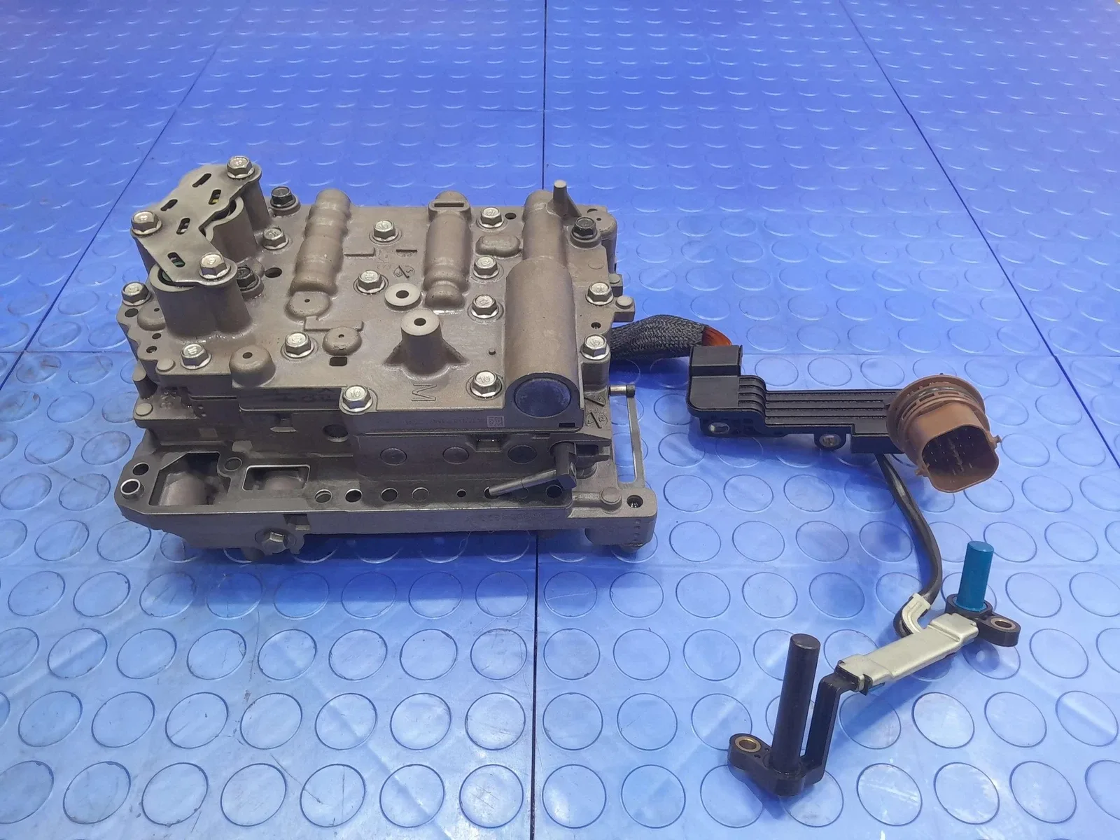 2010-2013 Kia Forte 2.0L 6-Speed Automatic Transmission Valve Body 462103B611