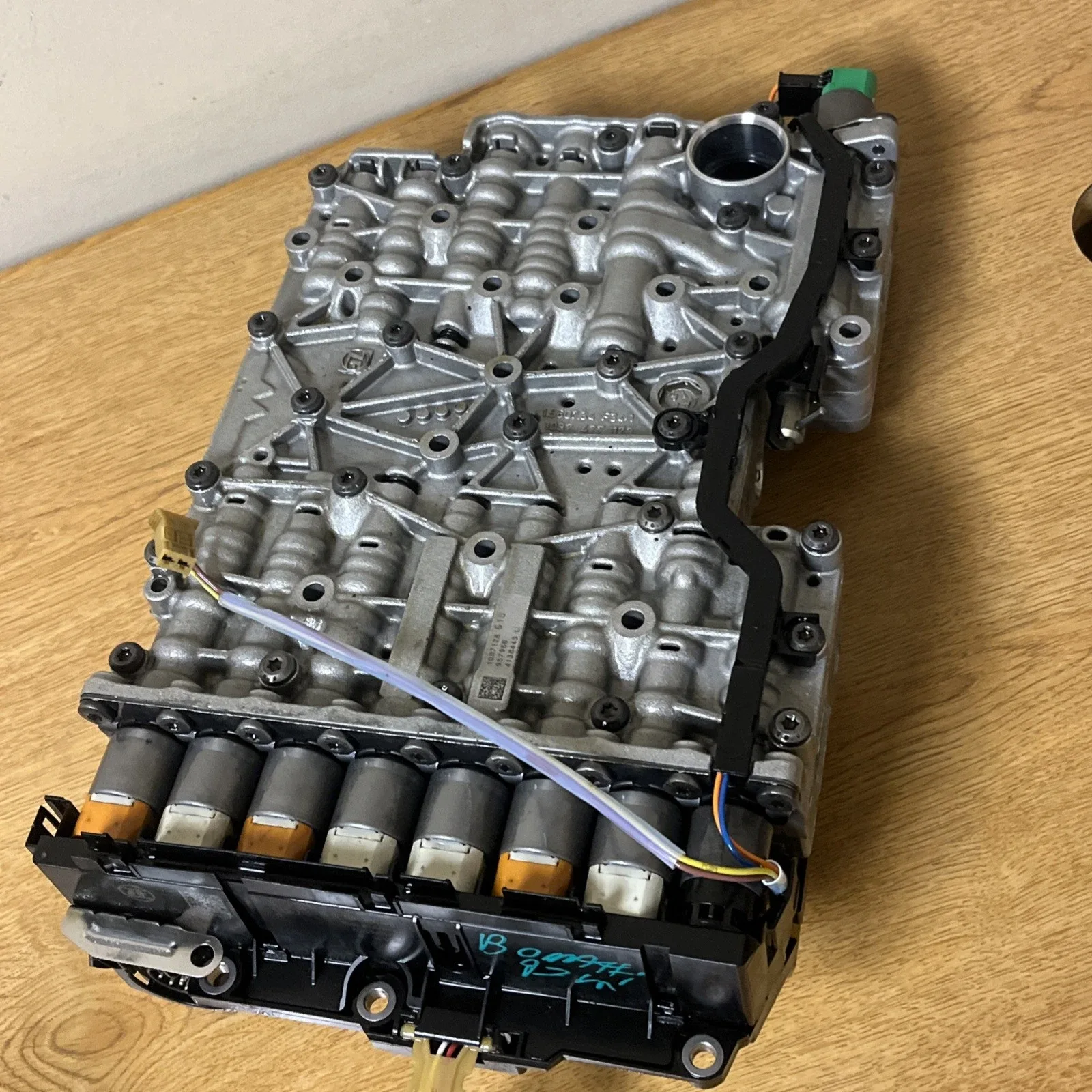 2015 Land Rover LR4 Auto Transmission Valve Body LR066994 image 4