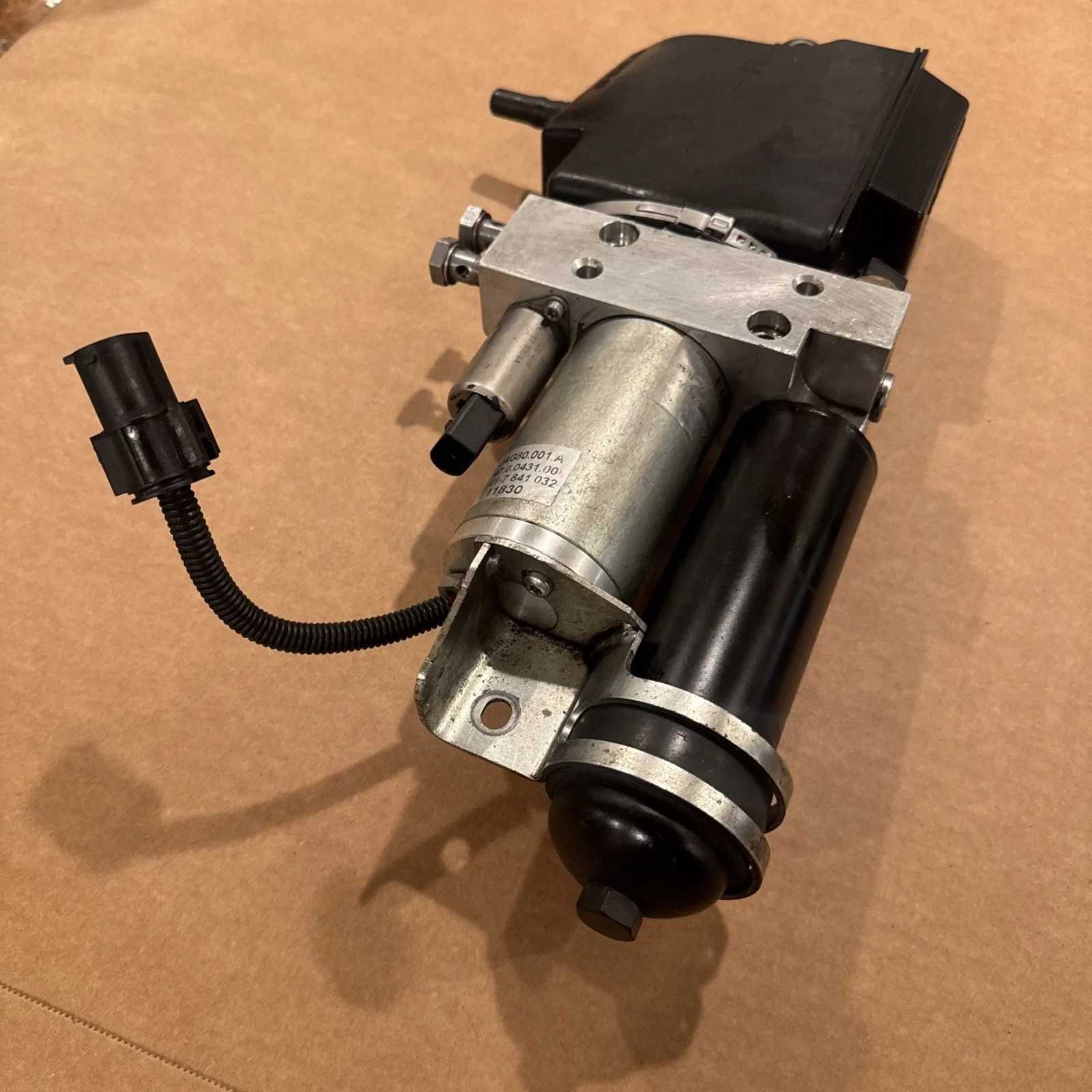 2006-2010 BMW E60 E63 M5 M6 SMG Valve Body Solenoid Block OEM image 4