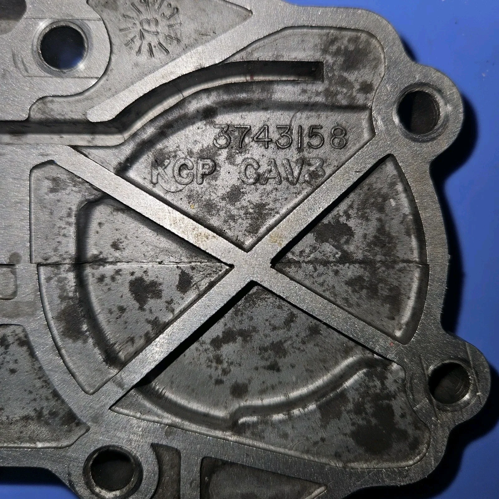1973 Chrysler Torqueflight (904/727) Valve Body Lower Plate 3743158 image 3