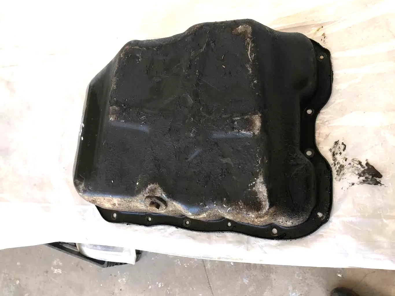 2002 - 2006 JEEP LIBERTY Automatic Transmission Oil Pan 3.7L SOHC 4WD 45RFE OEM image 2