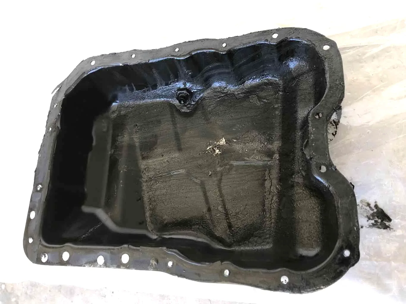2002 - 2006 JEEP LIBERTY Automatic Transmission Oil Pan 3.7L SOHC 4WD 45RFE OEM