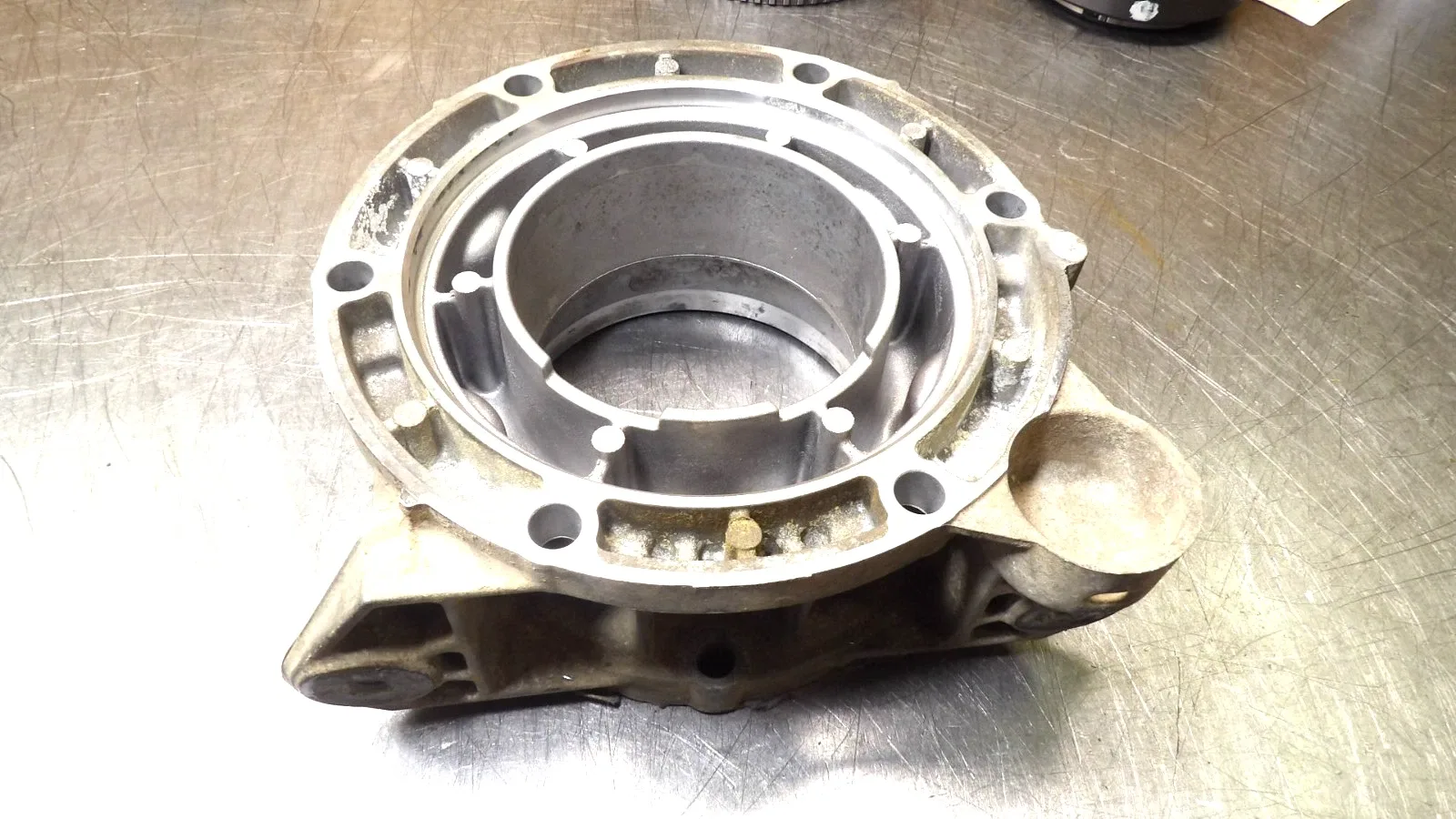 Chevrolet 6L80 4x4 Output Housing - Used image 2