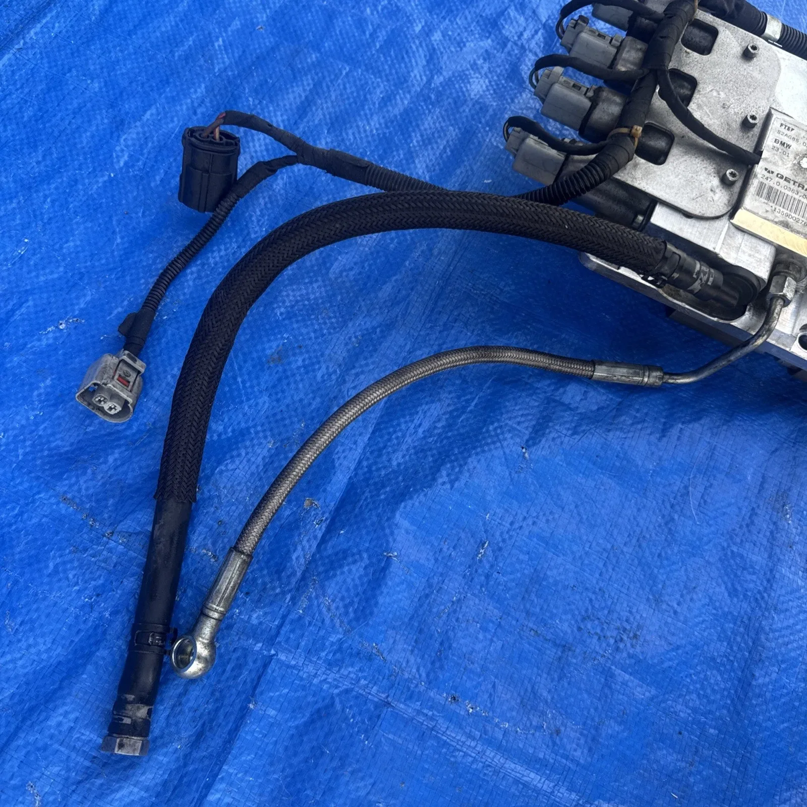 2006-2010 BMW M5 (E60) / M6 (E63) SMG Transmission Solenoid Valve Block OEM image 2