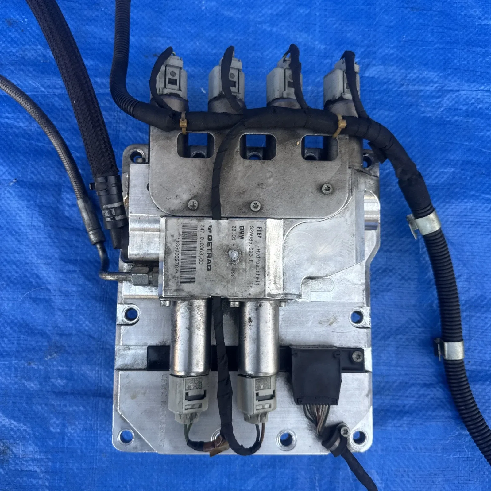 2006-2010 BMW M5 (E60) / M6 (E63) SMG Transmission Solenoid Valve Block OEM image 3
