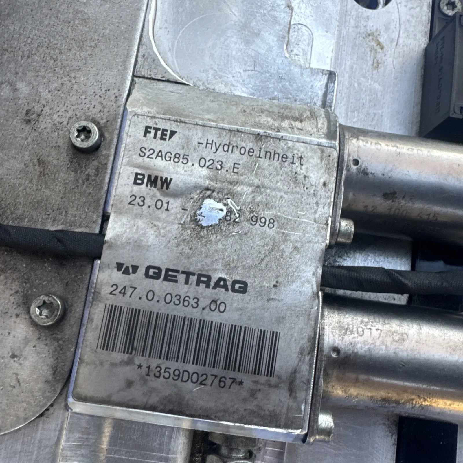 2006-2010 BMW M5 (E60) / M6 (E63) SMG Transmission Solenoid Valve Block OEM image 4