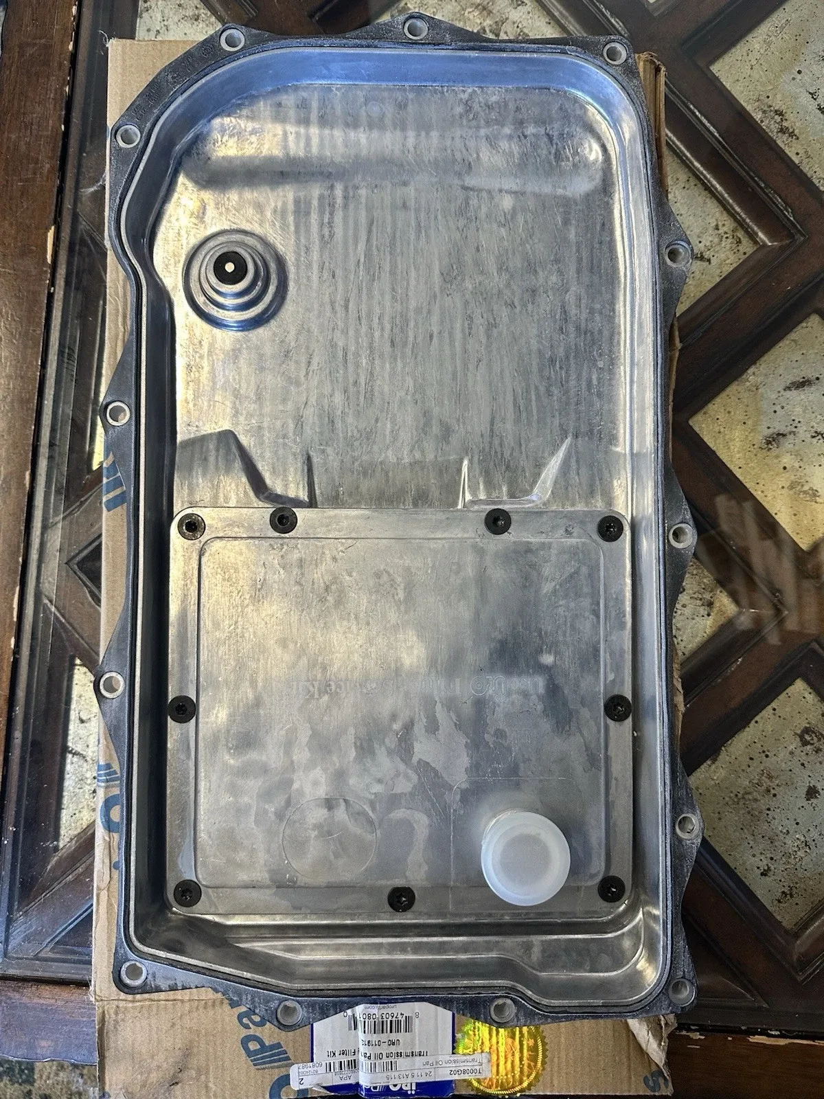 URO Parts 24 11 5 A13 115 Transmission Oil Pan Kit - Aluminum image 2