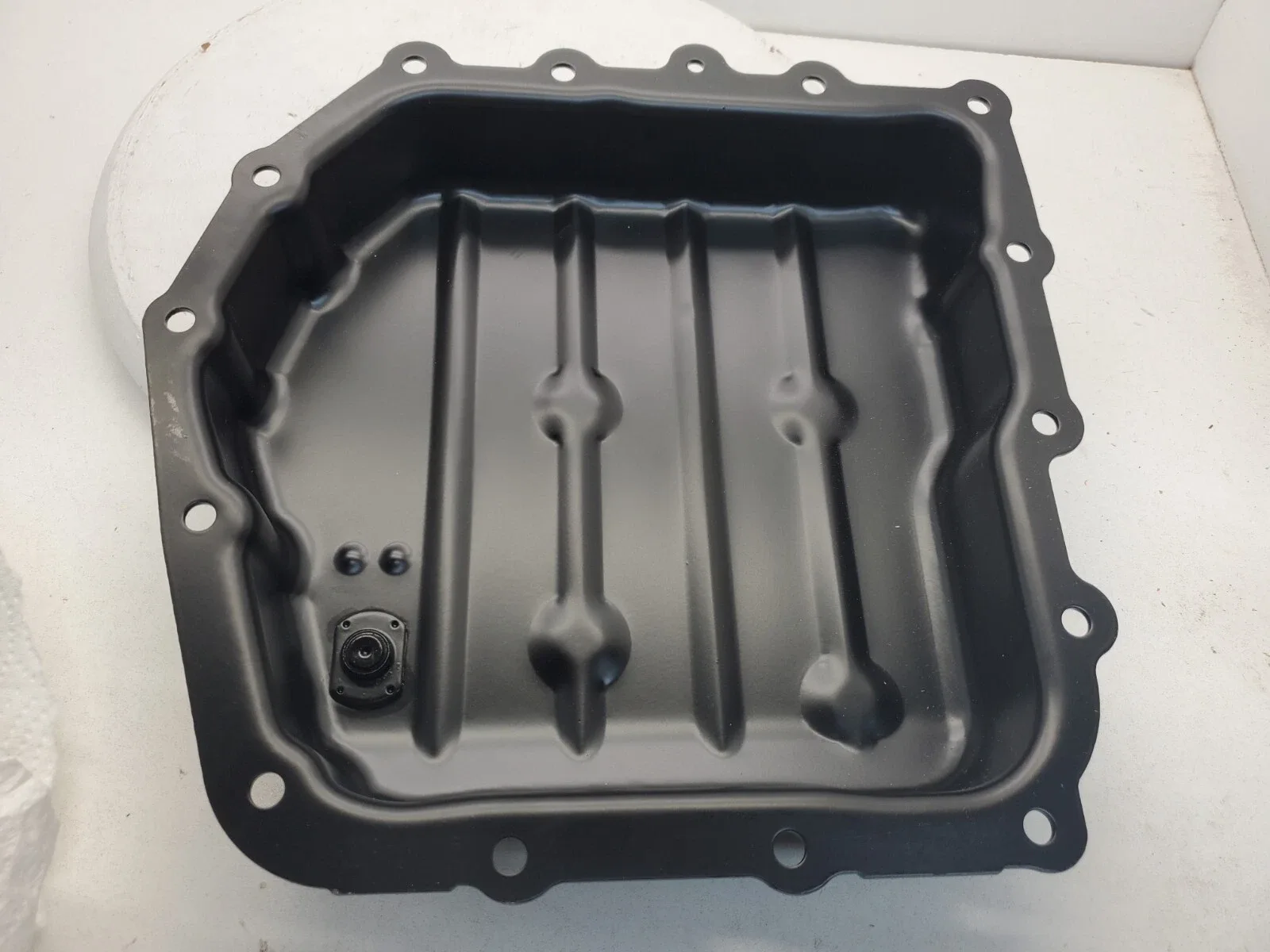 2006 dodge grand caravan sxt 3.8l Chrysler Town And Country Transmission Oil Pan image 4