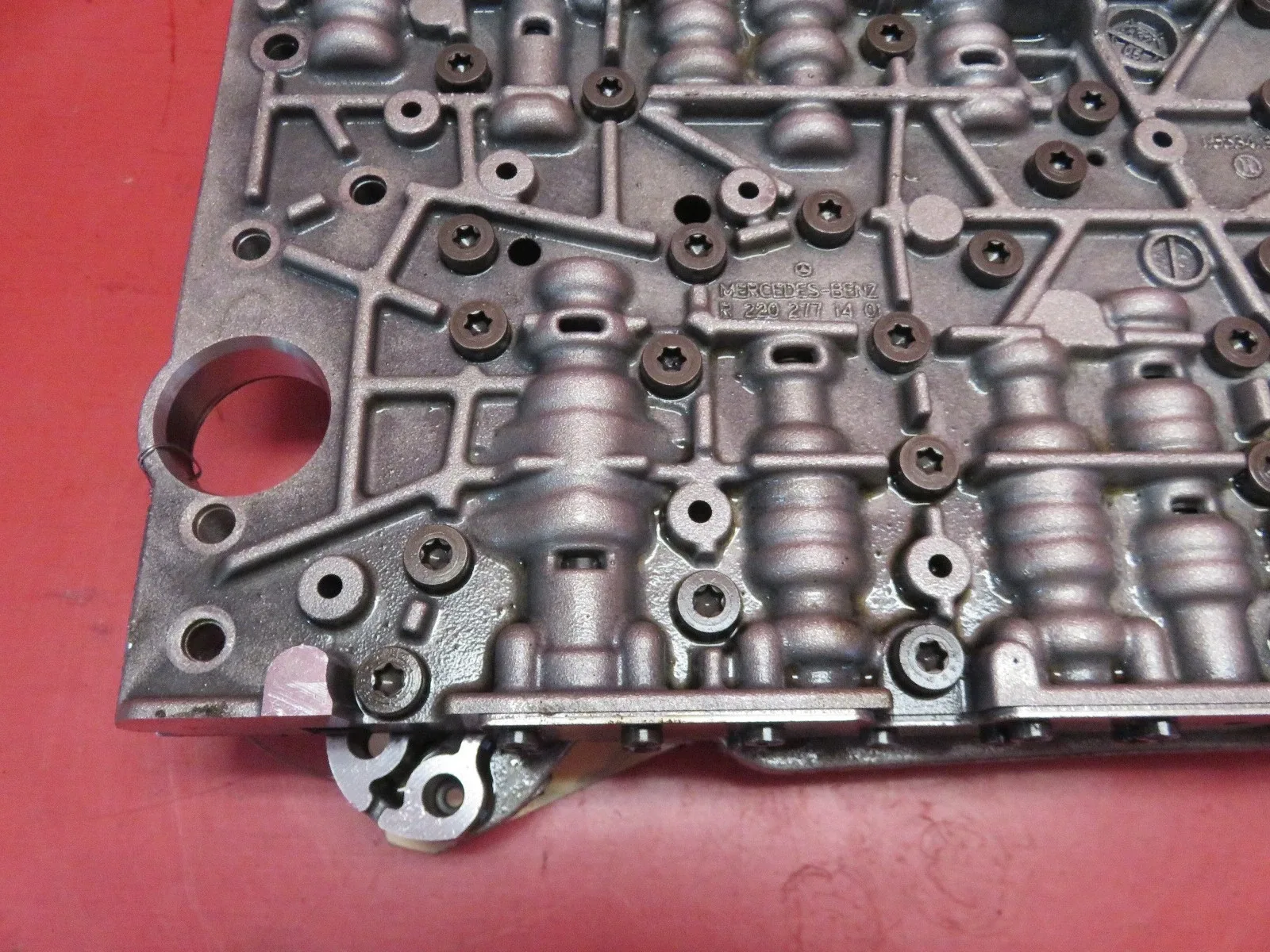 2006-2008 MERCEDES-BENZ CLS500 W219 OEM 7G TRONIC TRANSMISSION VALVE BODY image 2