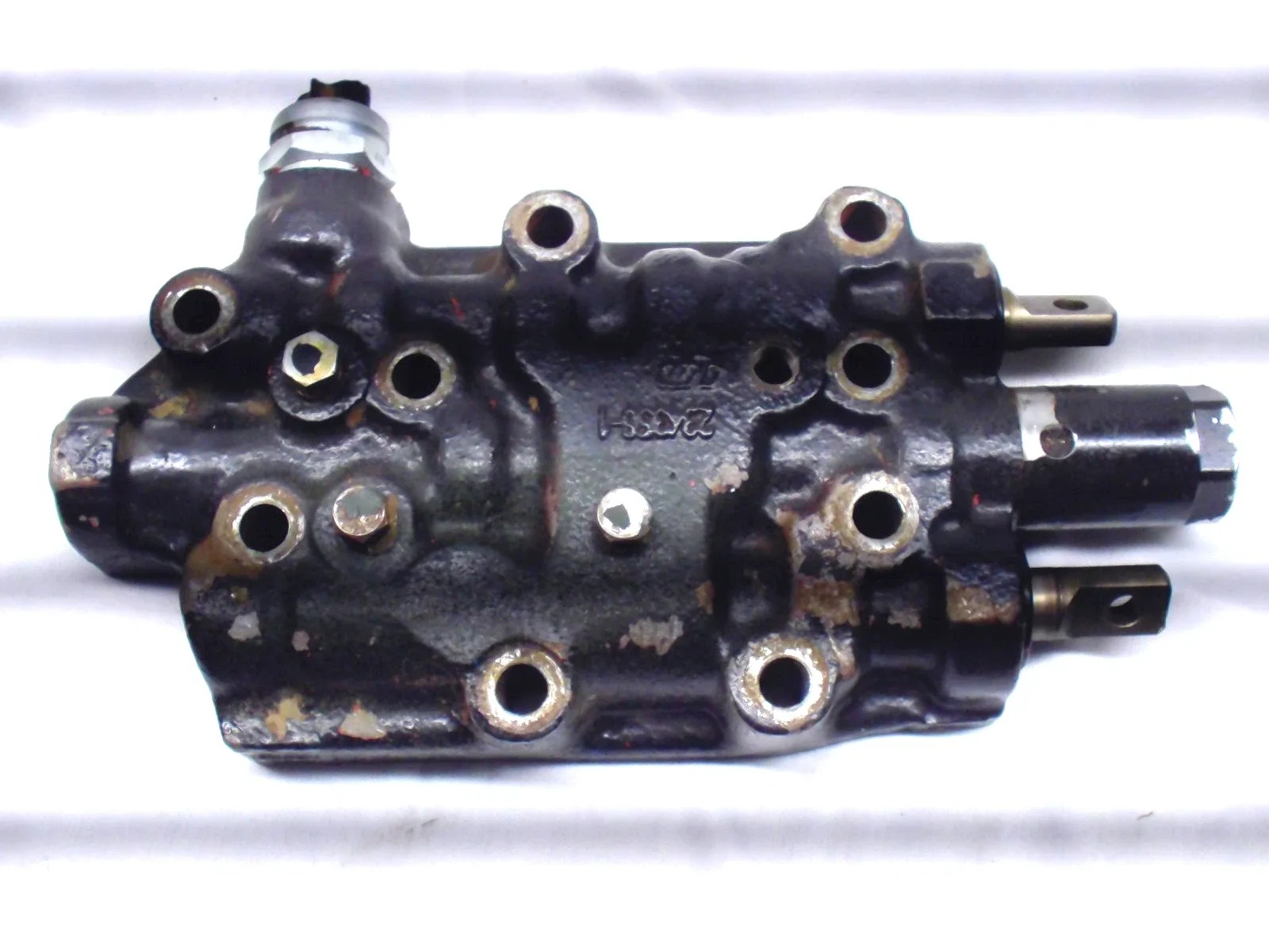 DANA 234427 Transmission valve body  2520-01-10-7958