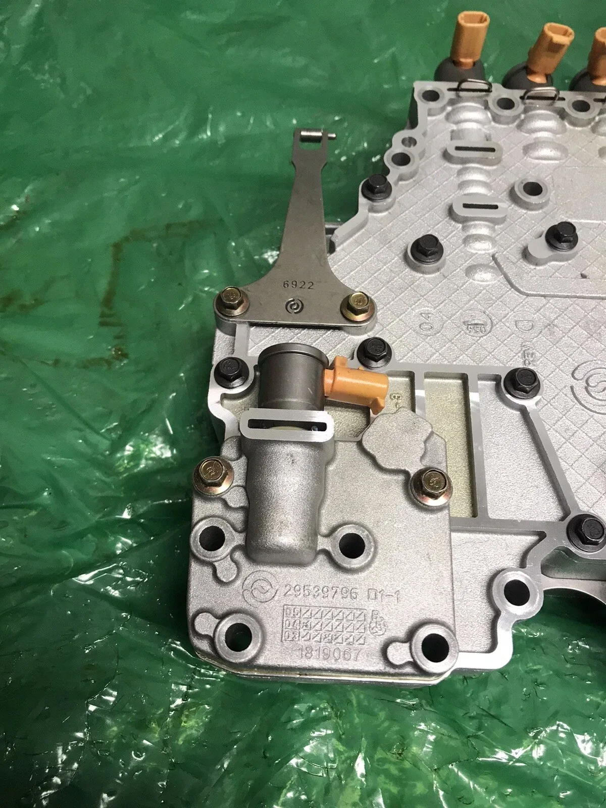 GM ALLISON 1000 2000 2400 TRANS VALVE BODY 7 SOL 1 TUBE 29541592 29539802 04-05 image 3